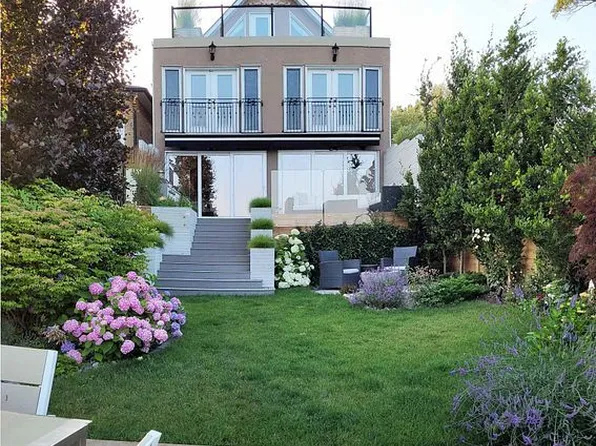 5 11th St, Toronto, ON M8V 3G2