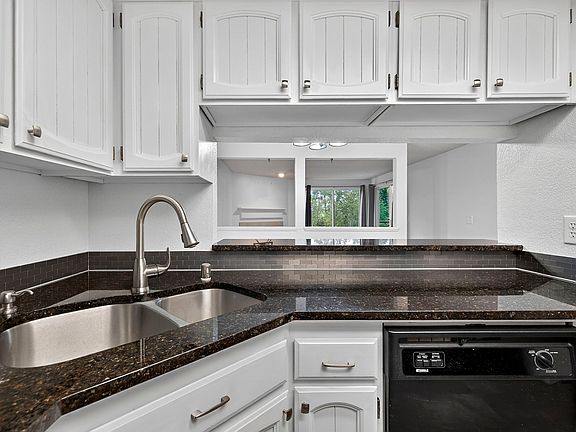 2nd image of 2601 NE 4th St APT 623