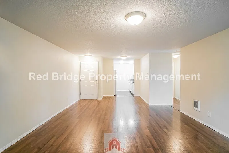 2 bed, 1.0 bath, 925 sqft, $1,495 — Photo 4