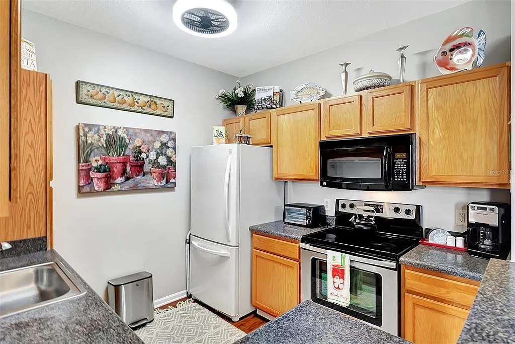 2 bed, 2.0 bath, 1132 sqft, $1,900 — Photo 3