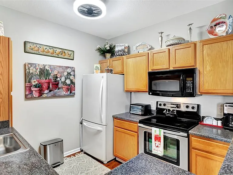 4802 51st St W #412 — Photo 3
