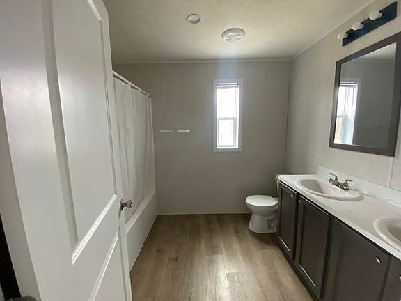 4th image of 219 Monterey Dr