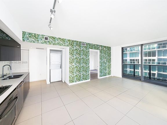 2nd image of 31 SE 6th St APT 1708
