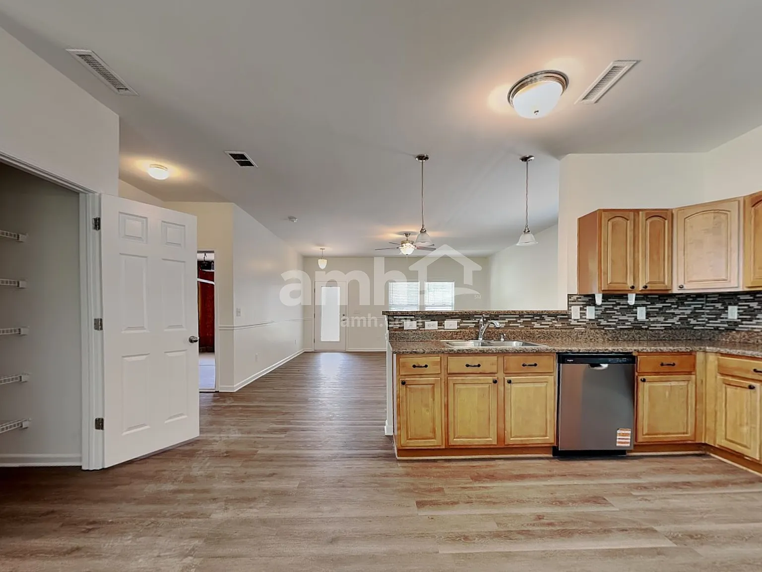 3 bed, 2.5 bath, 2100 sqft, $1,995 — Photo 4