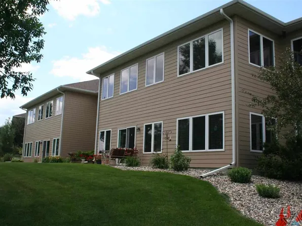 5910 S Grand Lodge Pl, Sioux Falls, SD 57108