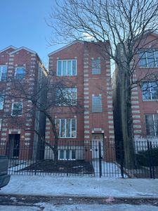 1445 W Walton St APT 3, Chicago, IL, 60642