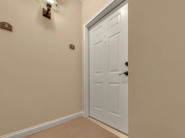 807 E Main St — Photo 5