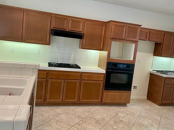 4th image of 8453 Mount Whitney Ave