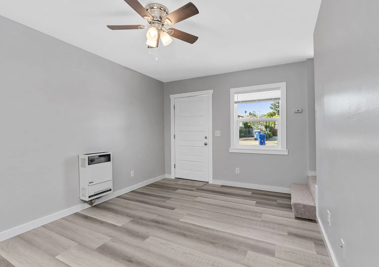 1423 Lincoln Avenue — Photo 3