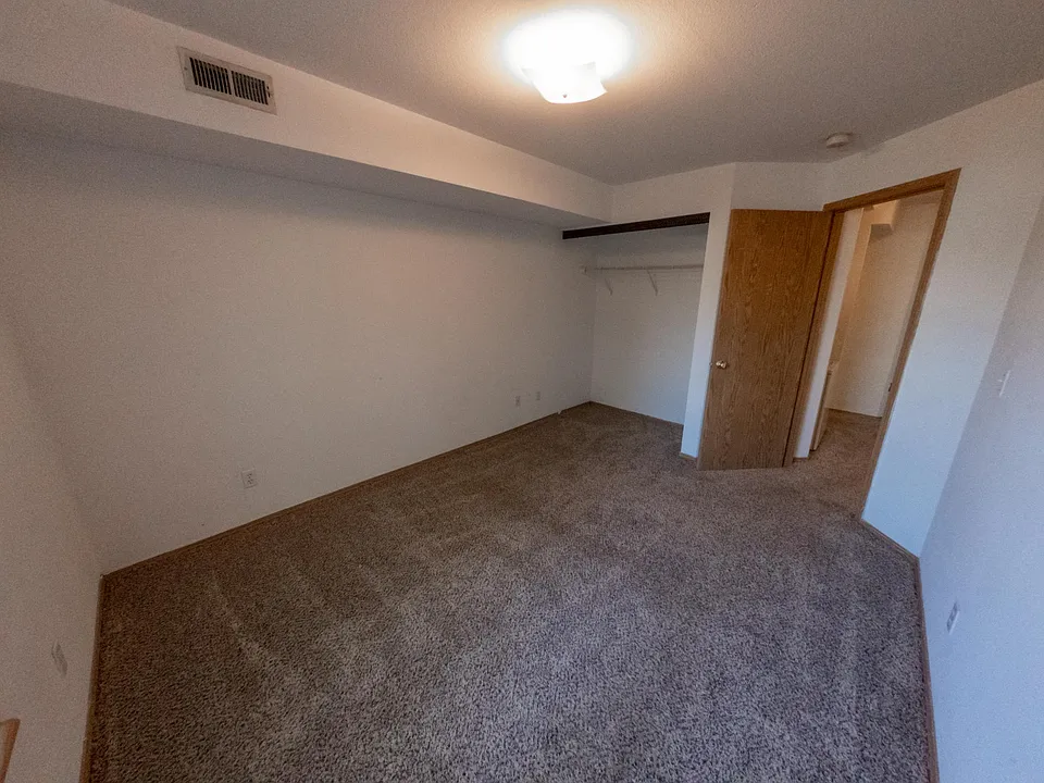Building Photo 4
