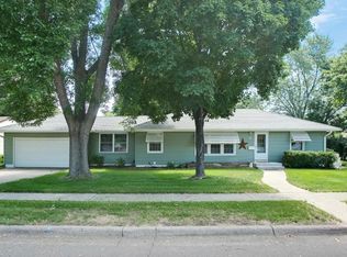 8 6th Ave NE, Osseo, MN 55369