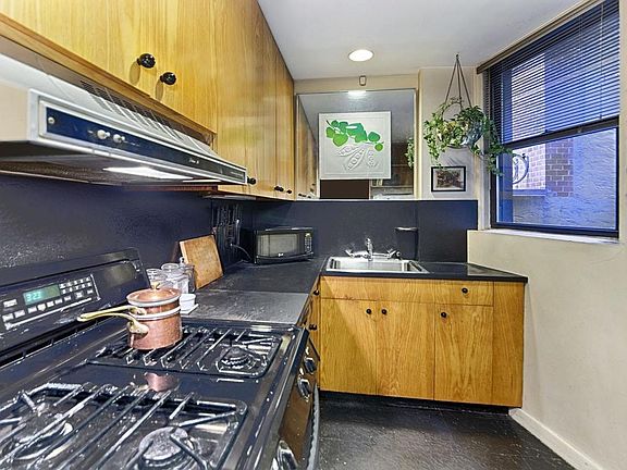4th image of 173 E 79th St #9D