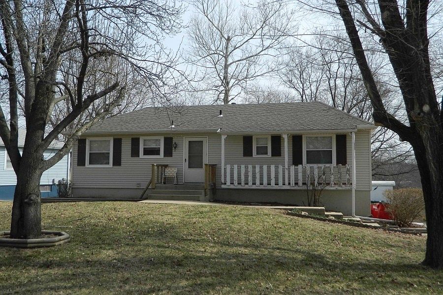 1st image of 800 NW Camelot Pl