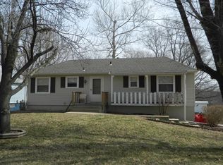 800 NW Camelot Pl, Blue Springs, MO 64015