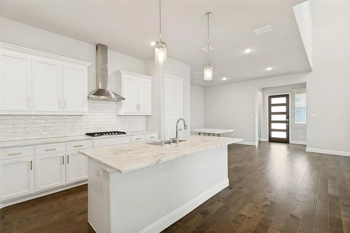 4 bed, 4.0 bath, 2717 sqft, $3,500 — Photo 1