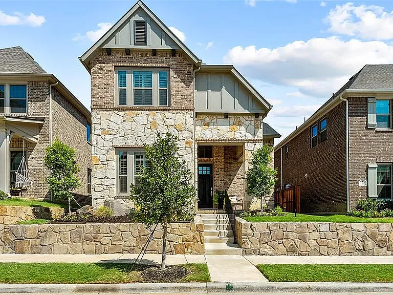 1266 Ocean Breeze Dr — Photo 1
