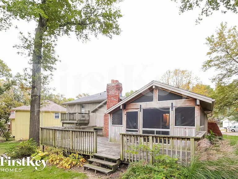 7939 N Campbell St — Photo 14