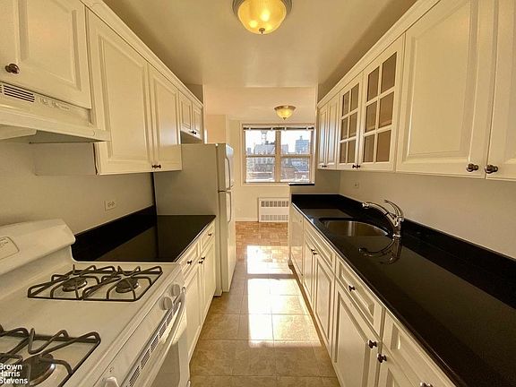 3rd image of 222 E 19th St #9A