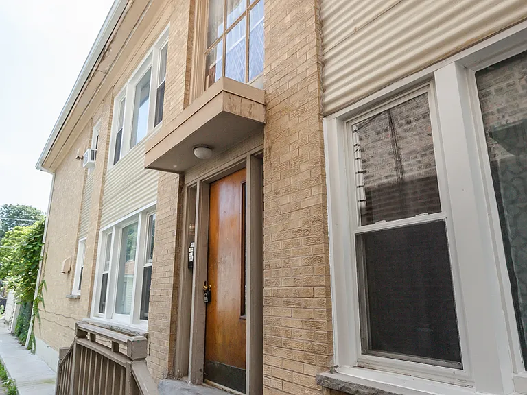 6427 N Hermitage Ave — Photo 3