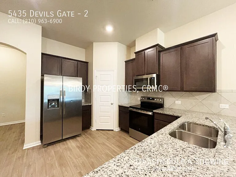 5435 Devils Gate #2 — Photo 11