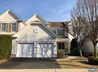 47 Mulberry Ct, Paramus, NJ 07652