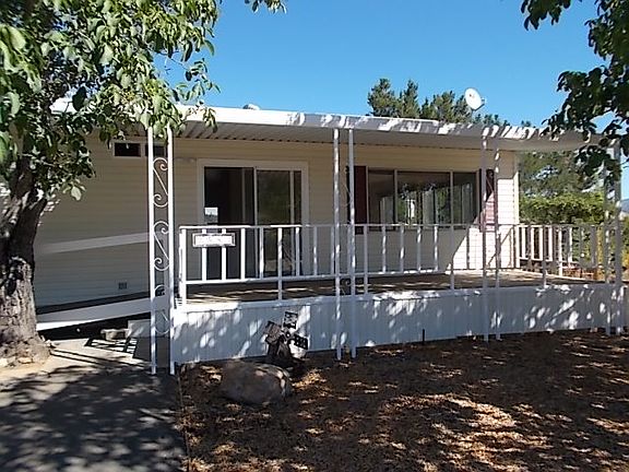 Front view of property