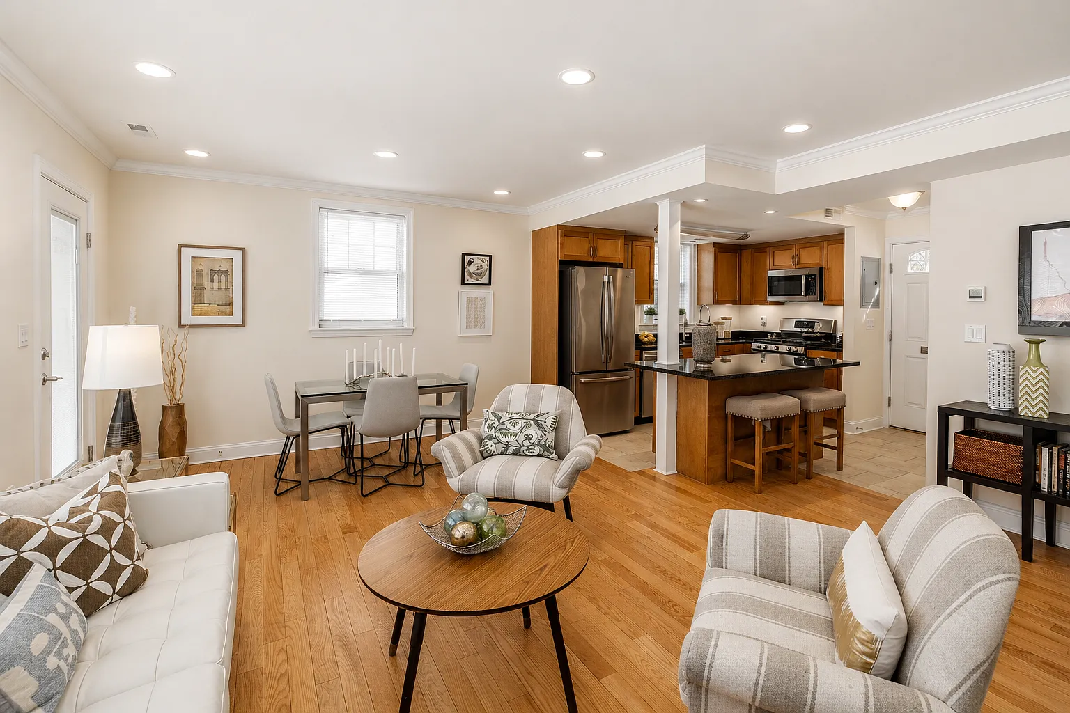 2 bed, 1.5 bath, 984 sqft, $3,665 — Photo 1