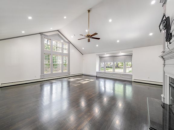 5th image of 485 E Broadway