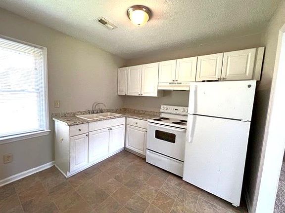 2nd image of 2608 Crescent Ln