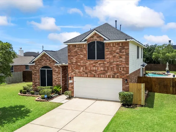 605 Pelican Harbour Dr, Texas City, TX 77590
