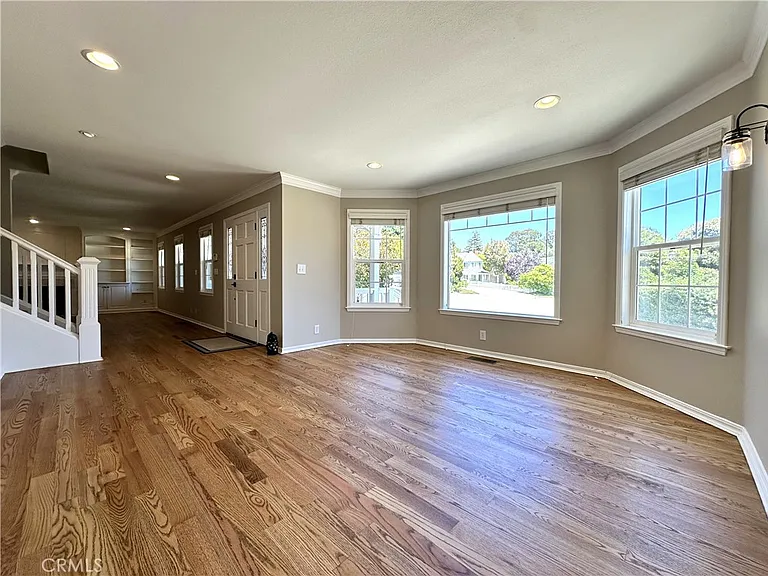 604 Village Ct — Photo 8