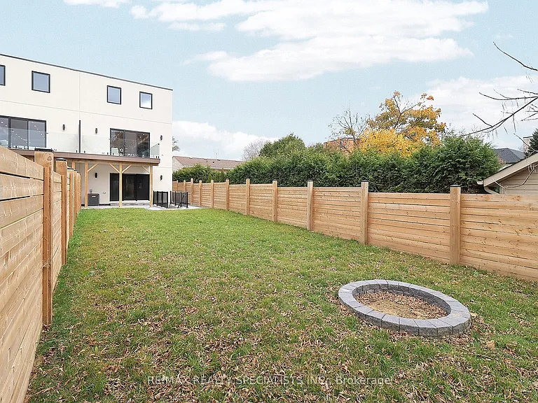 1046 Roosevelt Rd — Photo 5