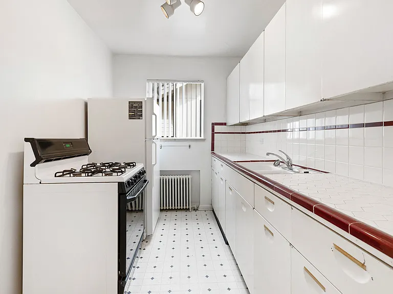 480 S Vine St — Photo 2