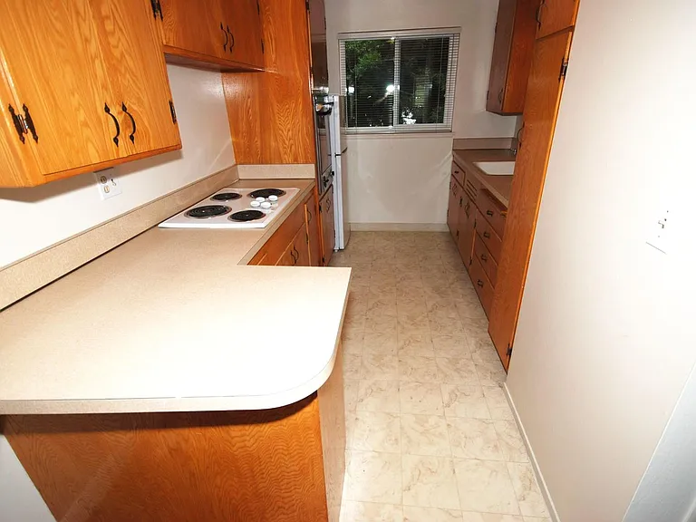 1209 Bellevue Av. — Photo 7
