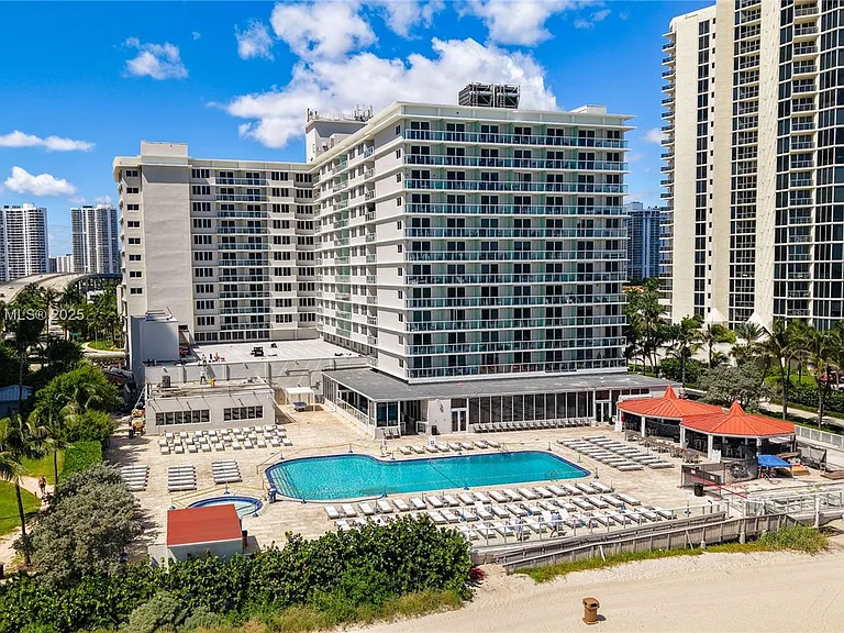 19201 Collins Ave #610 — Photo 33