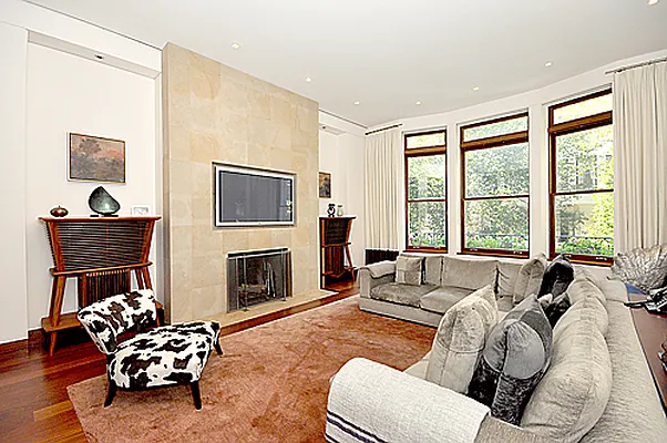 Sold by Leslie J. Garfield | media 10