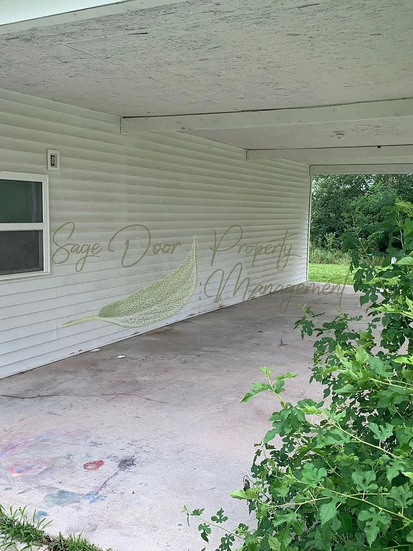 761 NE 101st Road — Photo 4
