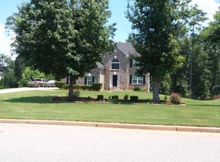197 Maple Creek Dr, Newnan, GA