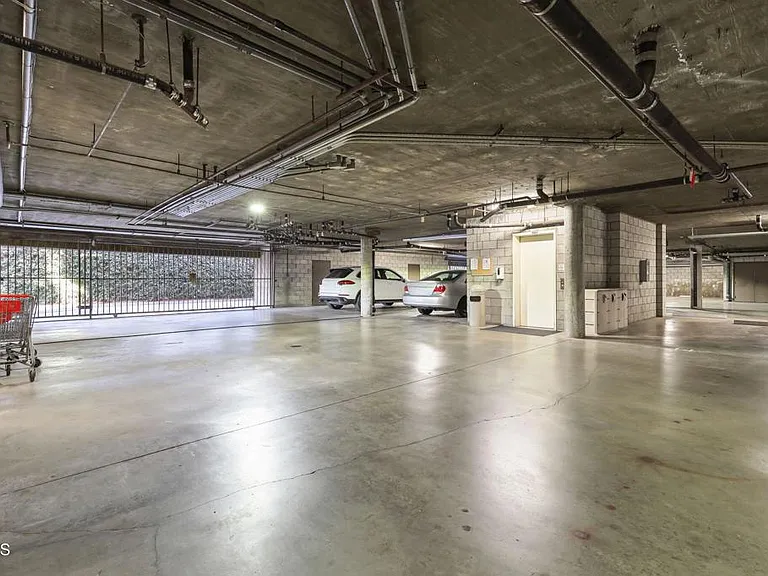 640 S Lake Ave #105 — Photo 37