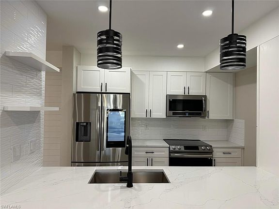 3rd image of 5802 Glencove DR #304