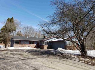 176 N Creek Rd, Roscoe, IL 61073