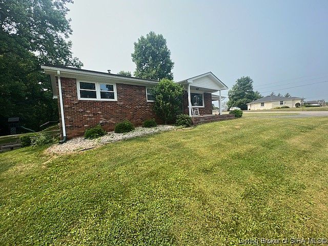 2nd image of 16 Cruse Loop SE