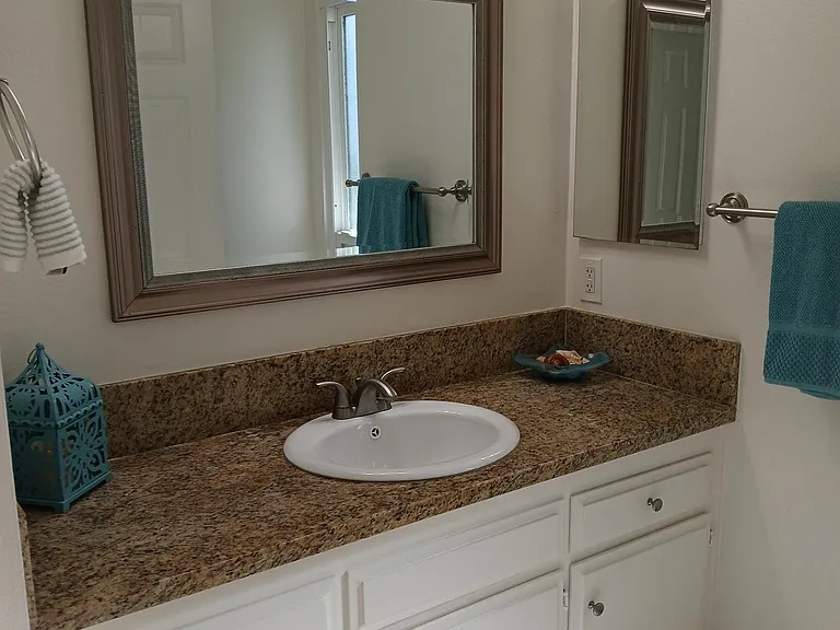 Eastbluff Townhomes — Photo 21