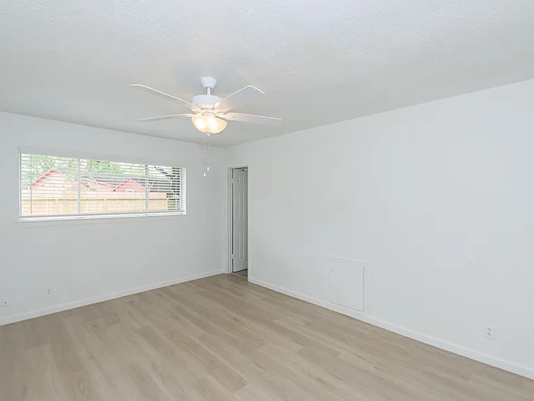 5704 Leggett Ln — Photo 15