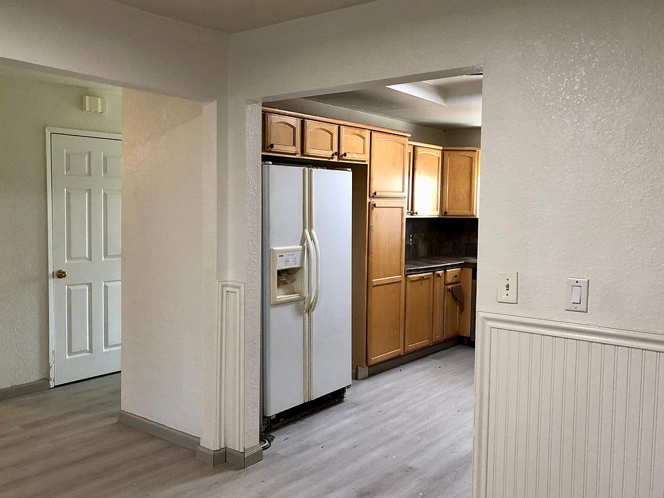 2nd image of 445 Easter Ave