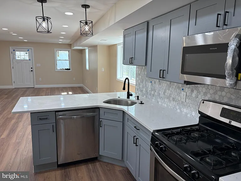 2344 Hamilton Ave — Photo 7