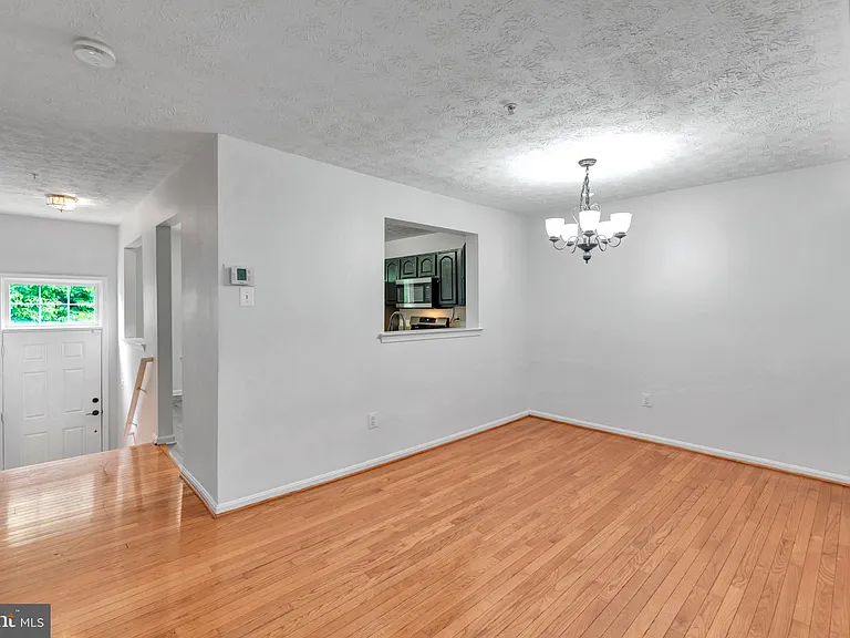 2406 Lemontree Ln — Photo 8