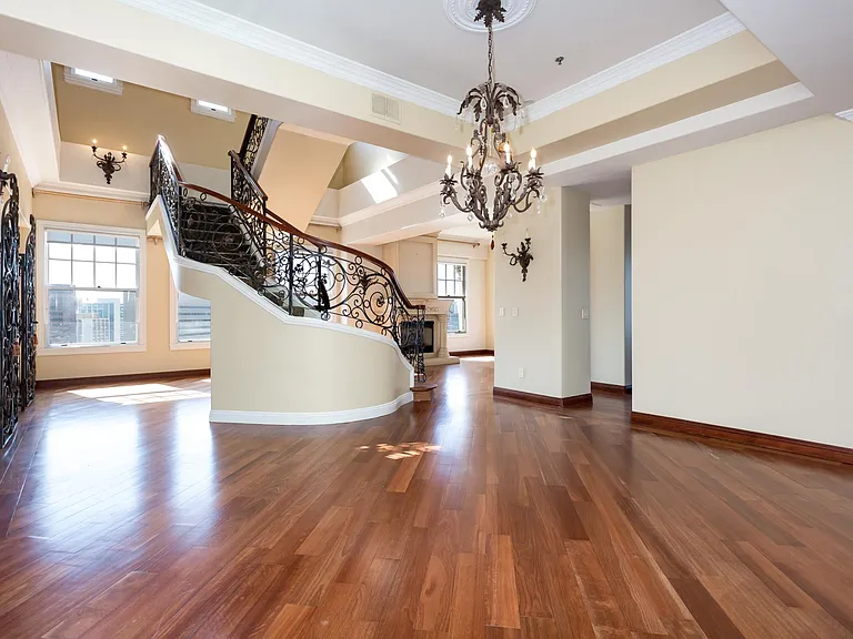 702 Ash St #1500 — Photo 6
