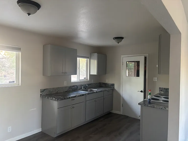 700 Twin Lakes Dr — Photo 6