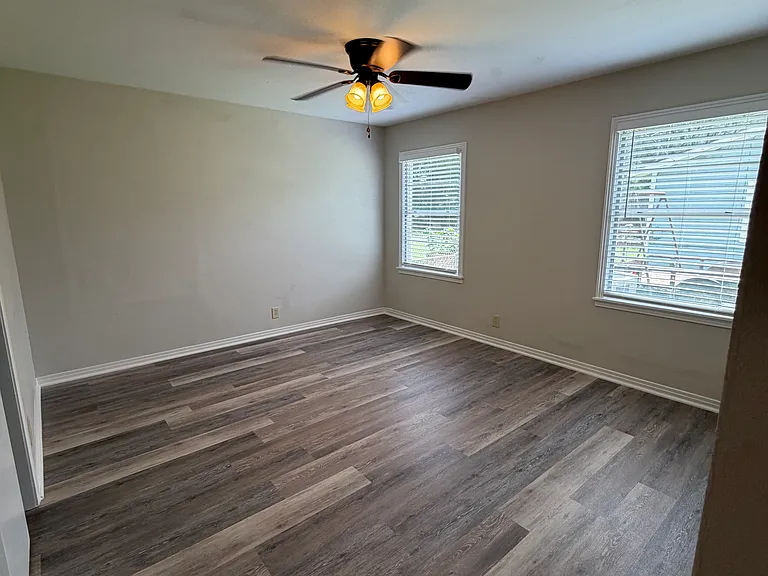 3406 Larkspur Ln — Photo 6